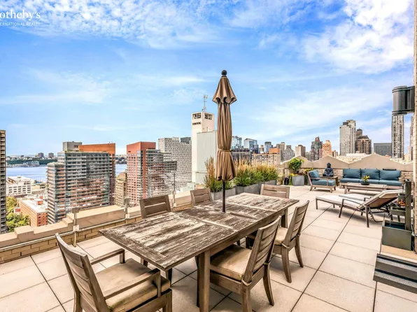 425 West 50th Street image 15 of 16