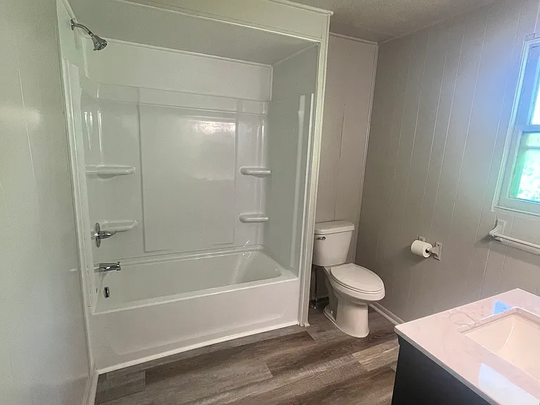 Newly updated full bathroom