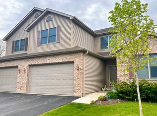 1462 Ridge Dr, Sycamore, IL 60178