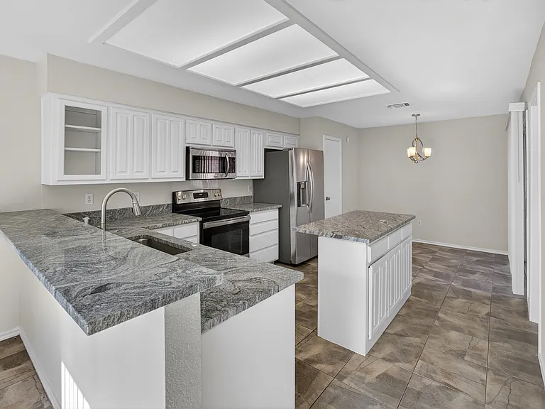 1009 McCoy Dr — Photo 10