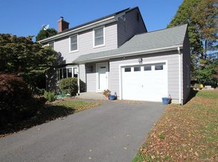 12 Mystic Rd, North Stonington, CT 06359