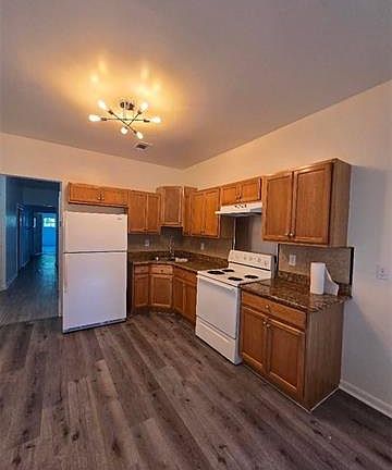 3rd image of 3317 Short St