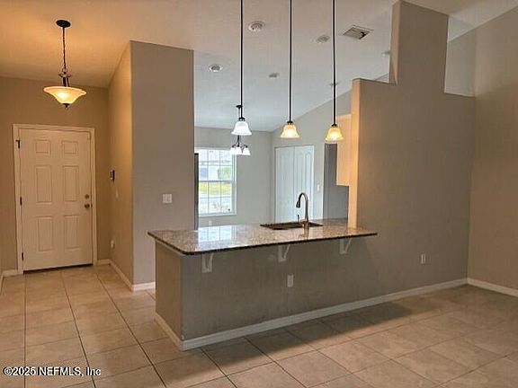 5th image of 25 RENWORTH Lane