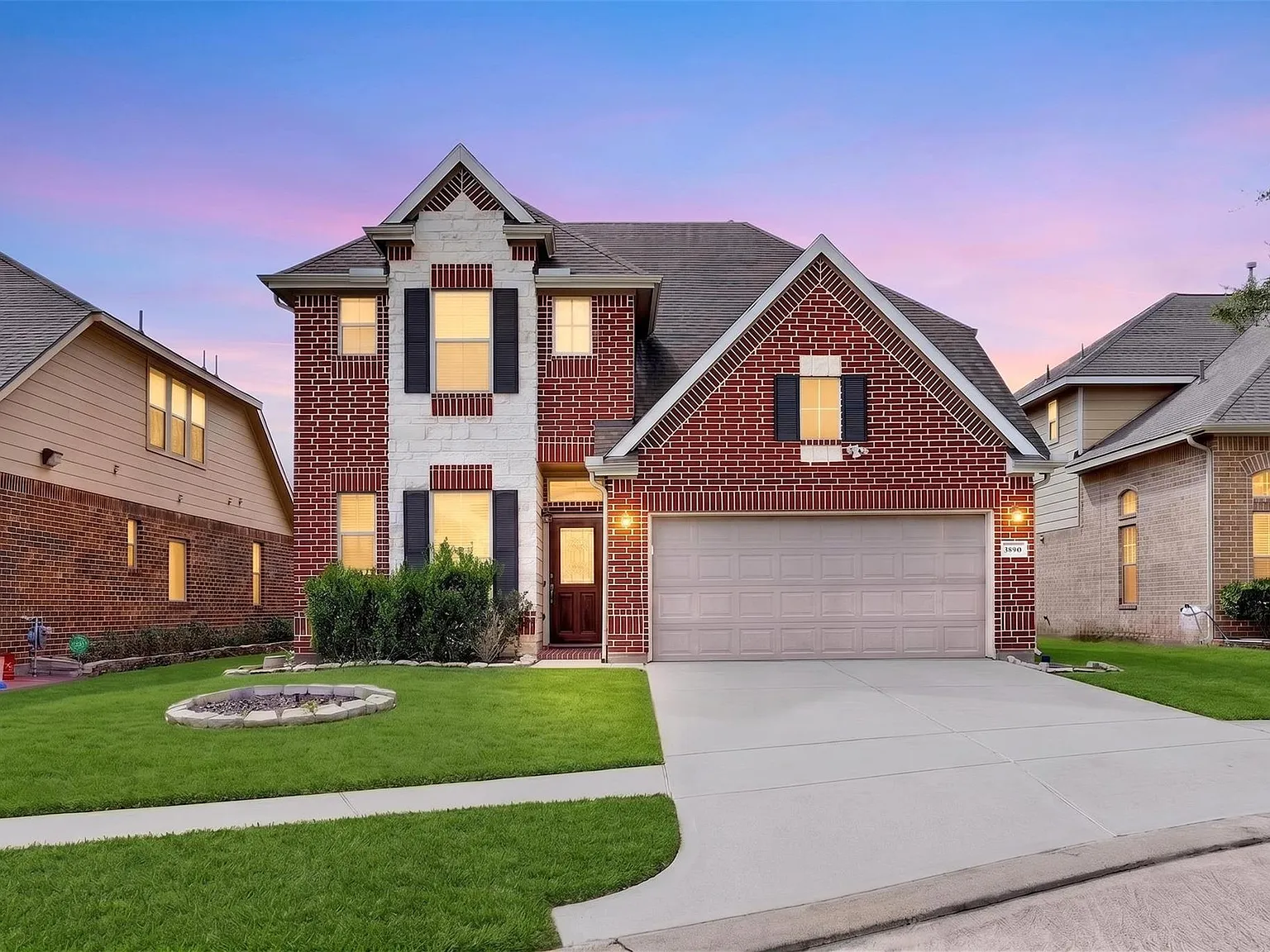 5 bed, 3.5 bath, 2332 sqft, $2,400 — Photo 1
