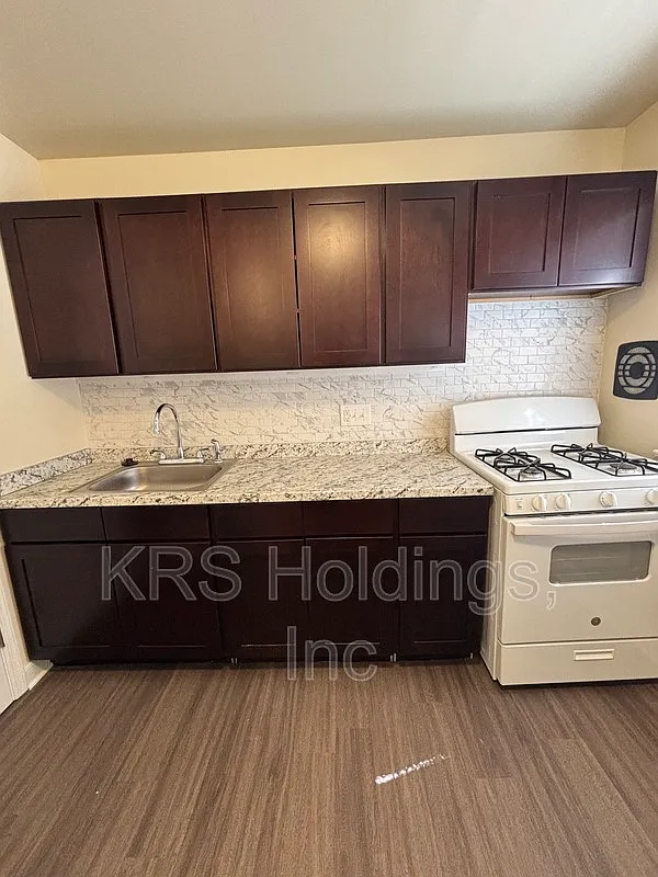 2 bed, 1.5 bath, 950 sqft, $1,495 — Photo 3