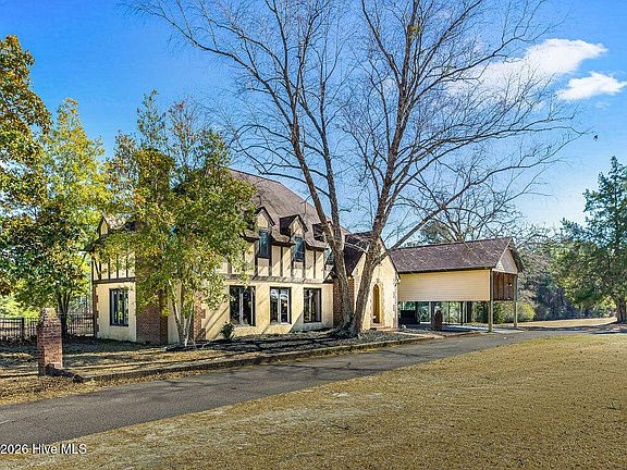 3rd image of 450 Addor Road