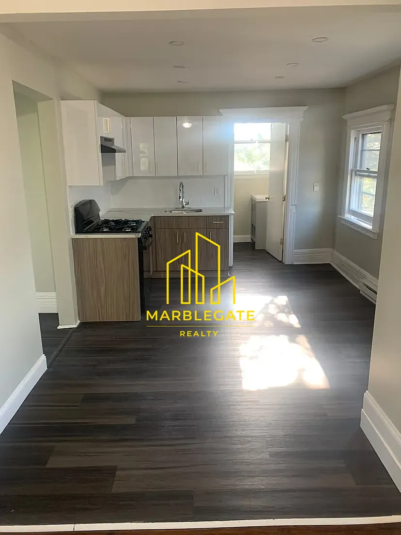 3 bed, 1050 sqft, $2,450 — Photo 1