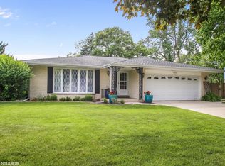 1714 N Larch Dr, Mount Prospect, IL 60056