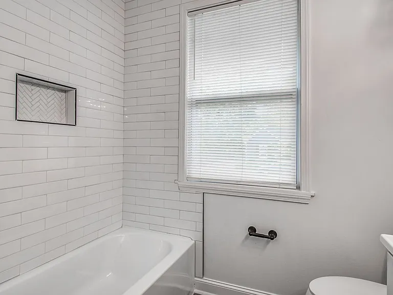 1825 Young Ave — Photo 28