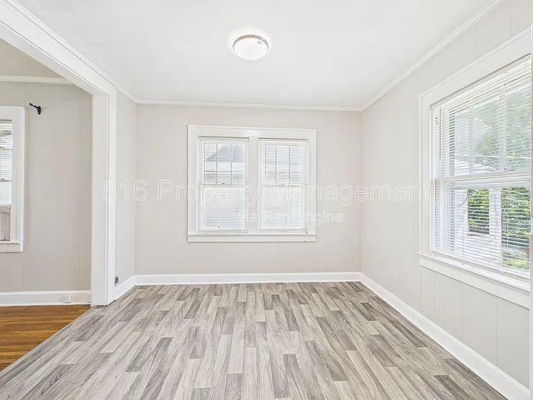 2205 E 59th St — Photo 6