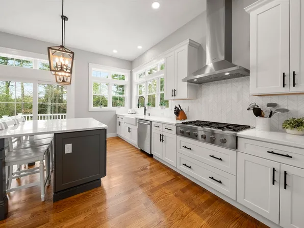 7 Stanley Ln, Carver, MA 02330