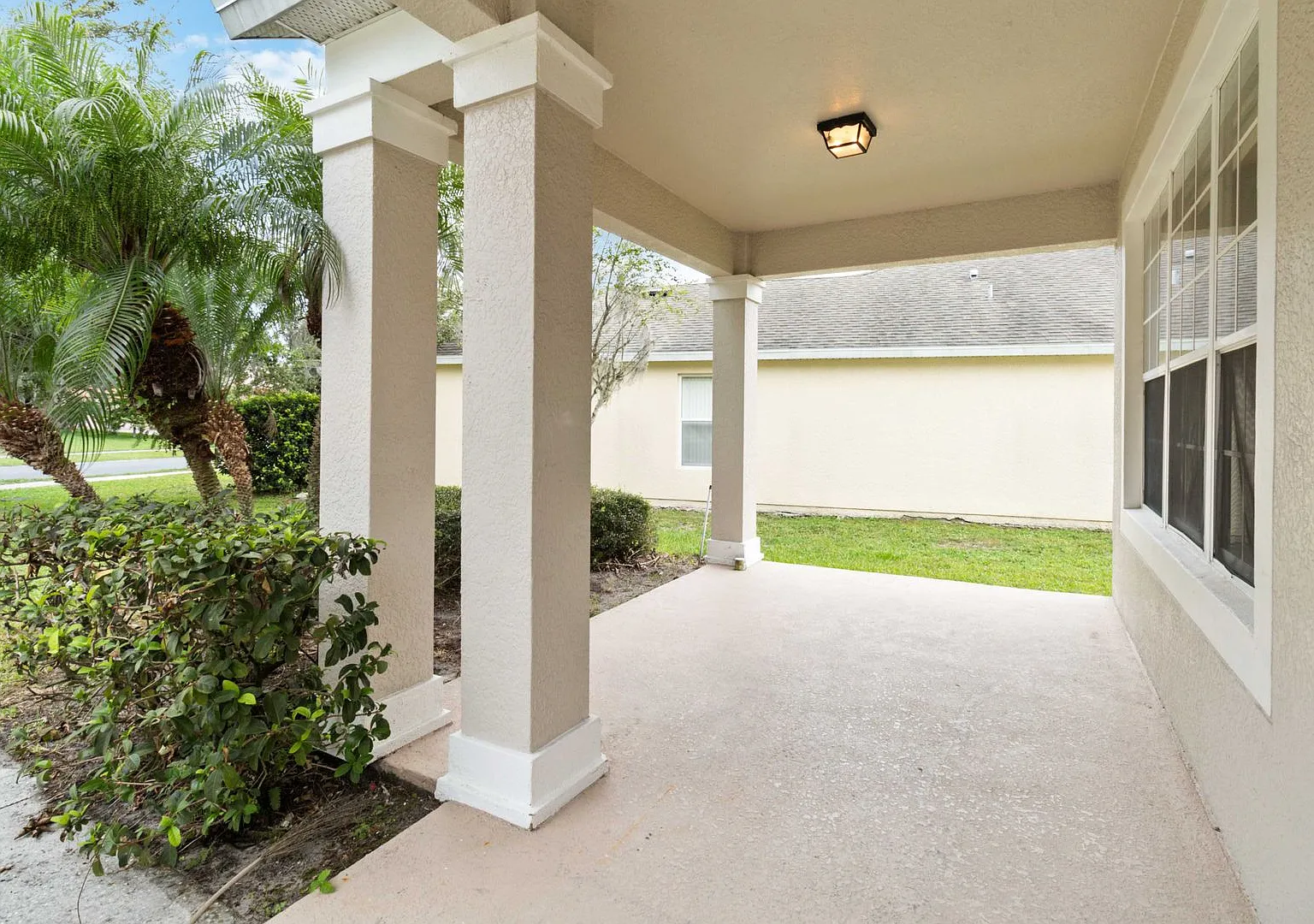 Move-In Special- Nice 3/2 With Bonus Room In Oak Hammock Preserve — Photo 3