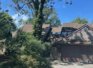 102 Pepperidge Lake Rd, Eastport, NY 11941
