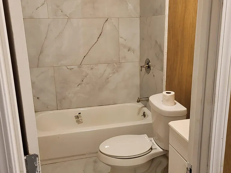 2331 Jackson Ave #B — Photo 2