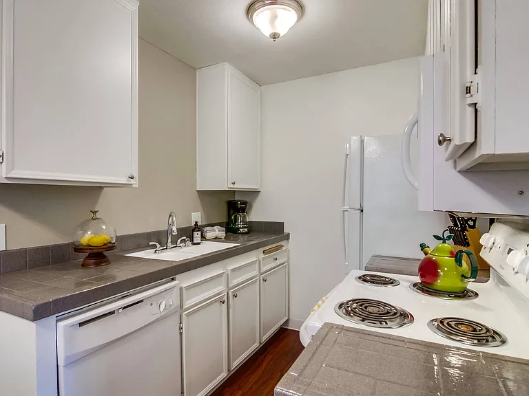 Shasta Lane Apartments — Photo 12