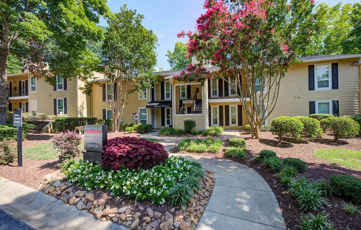 Building Photo - Laurel Springs