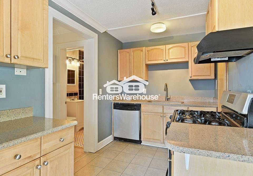 1st image of 423 W 31st St APT 101