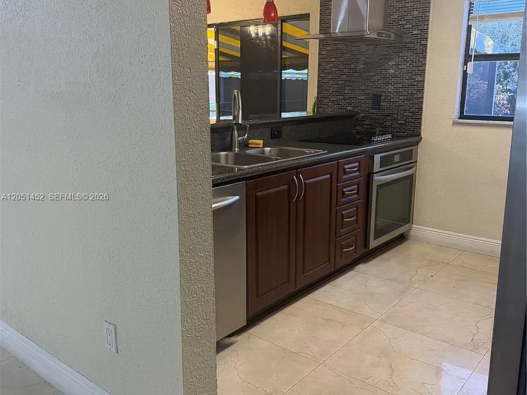 16100 Kilmarnock Dr — Photo 34