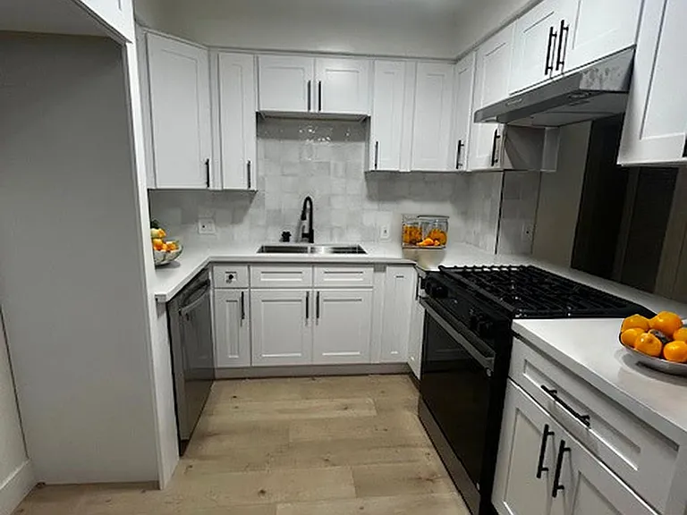 16303 Gramercy Pl #3 — Photo 2