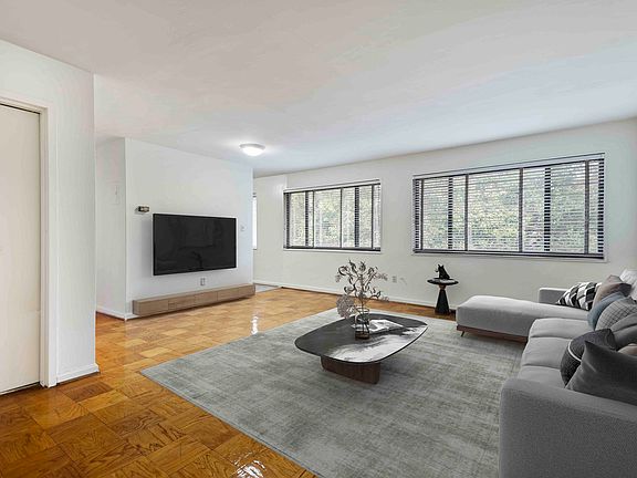 Double Windows at Scott Street for Bright Living Spaces