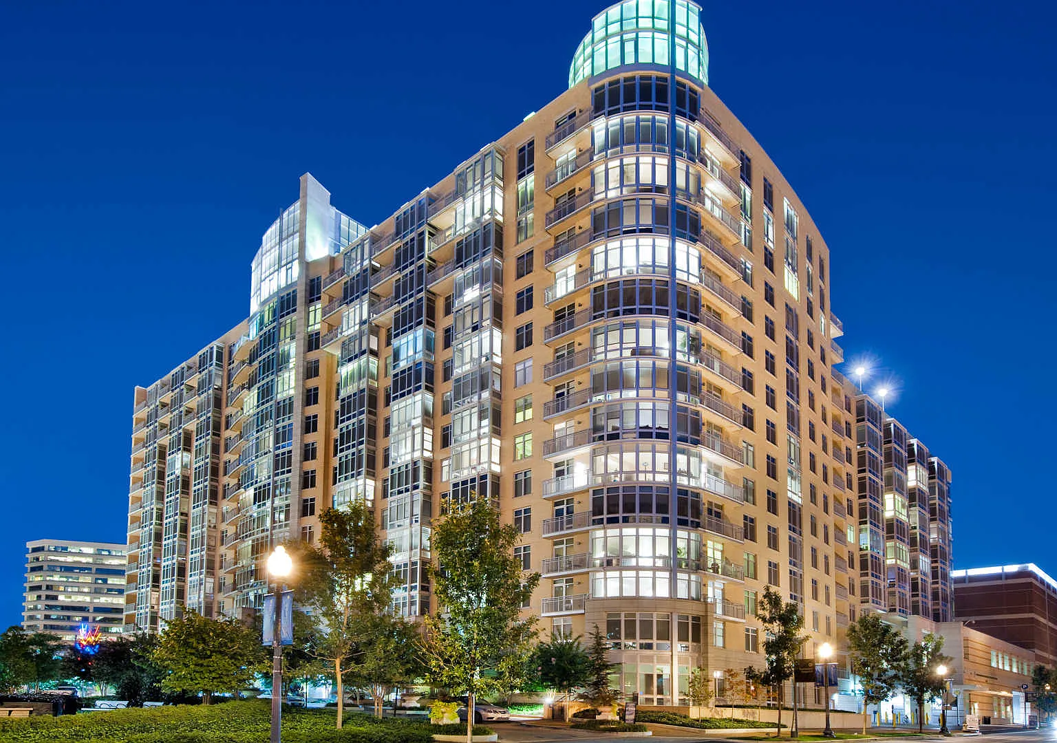 Wisconsin Place — Photo 1