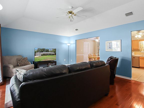 4th image of 168 Robbins Blvd