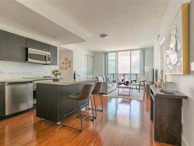 90 SW 3rd St APT 3806, Miami, FL, 33130
