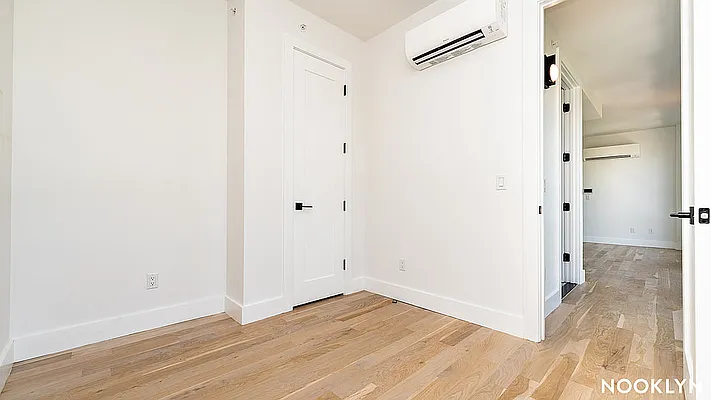 Bedroom, photo 4