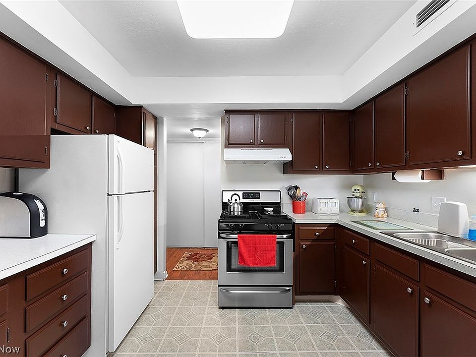 6340 Greenwood Pkwy Northfield OH Zillow