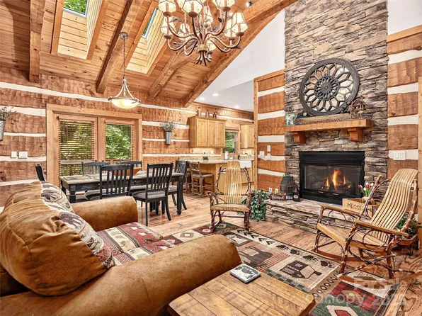 37 Grinnin Sun Rd, Burnsville, NC 28714