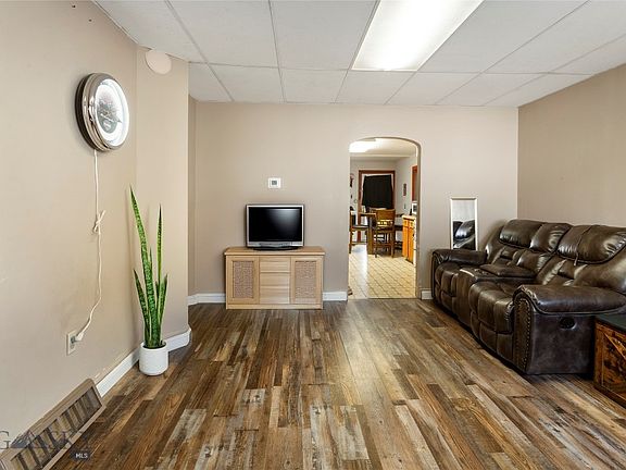 5th image of 422 Virginia St