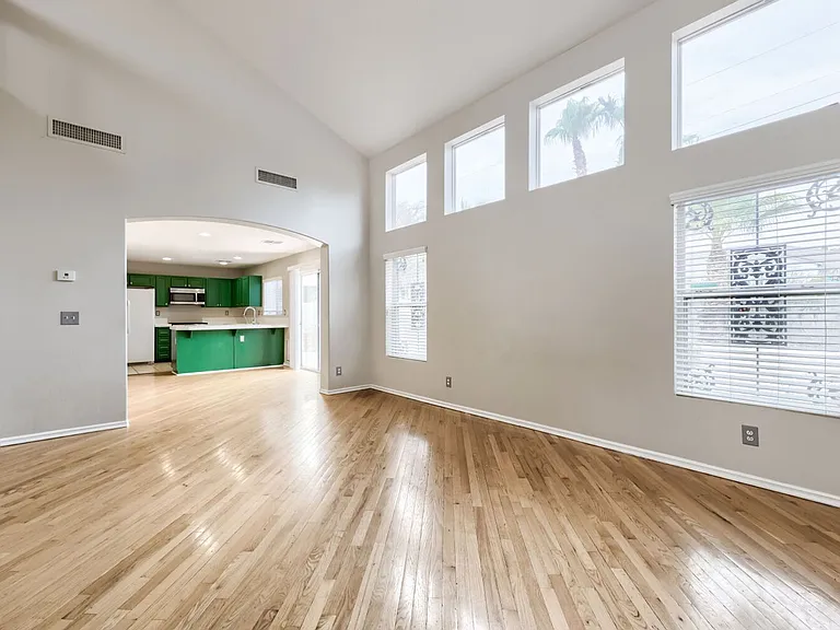 950 Sweeping Vine Ave — Photo 6