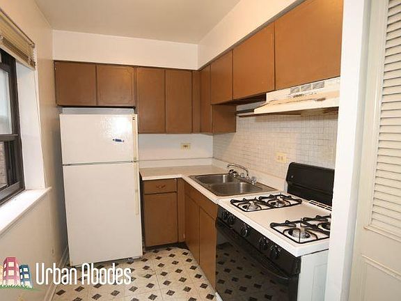 2nd image of 3160 N Cambridge Ave #Three07