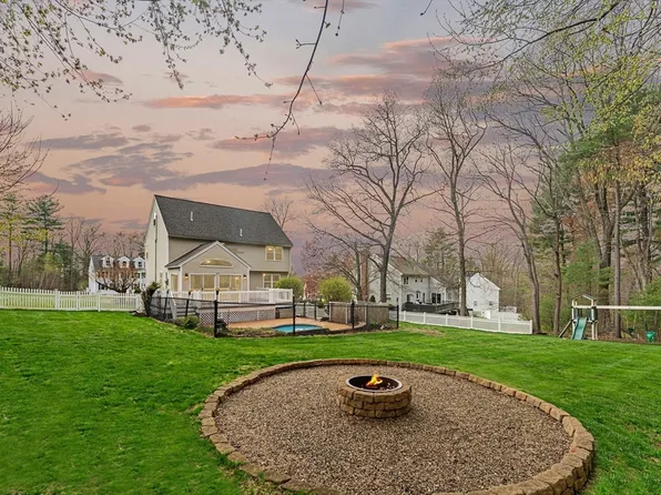 101 Germano Dr, Tewksbury, MA 01876