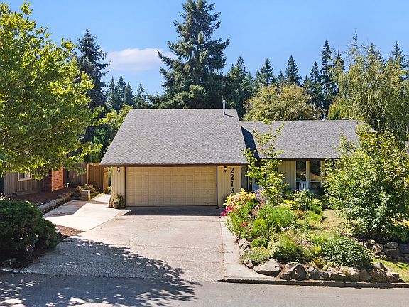 2nd image of 2213 NE Parkview Dr