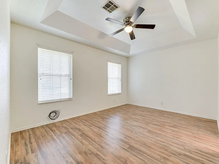 1829 Courtney Ln — Photo 36
