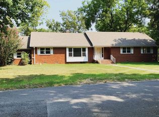 211 E Cornell St, Siloam Springs, AR 72761