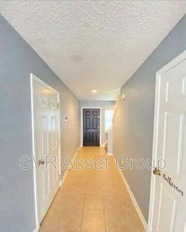 3 bed, 2.5 bath, 1817 sqft, $1,999 — Photo 3