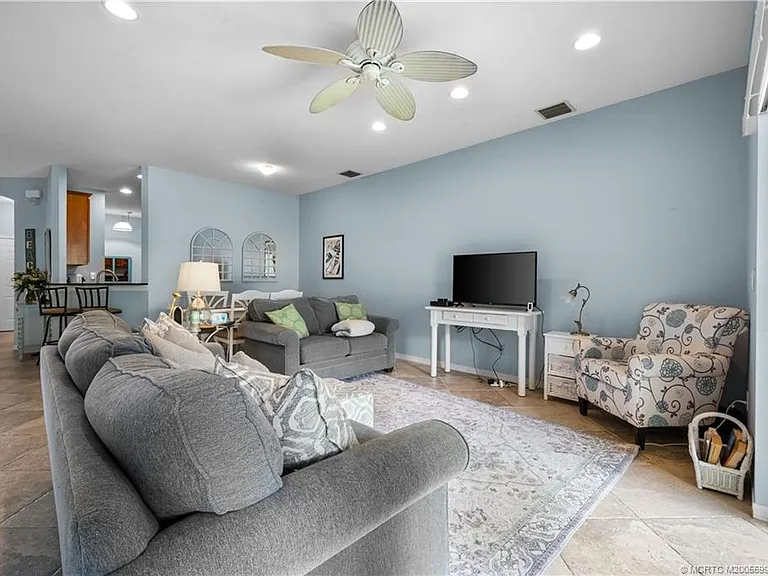 1560 SE Wilshire Pl #102 — Photo 8