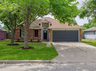 810 Honeysuckle Dr, Leander, TX 78641