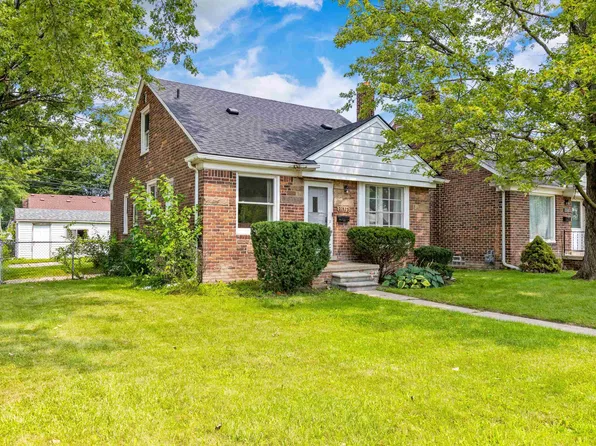 21525 Bournemouth St, Harper Woods, MI 48225