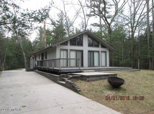 5872 W Crow Ln, Pentwater, MI 49449
