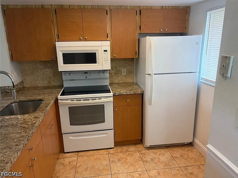 2700 Park Windsor Dr #713 — Photo 2
