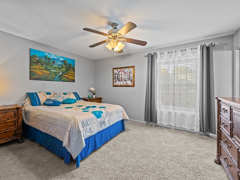 Bedroom 2 - facing the pool