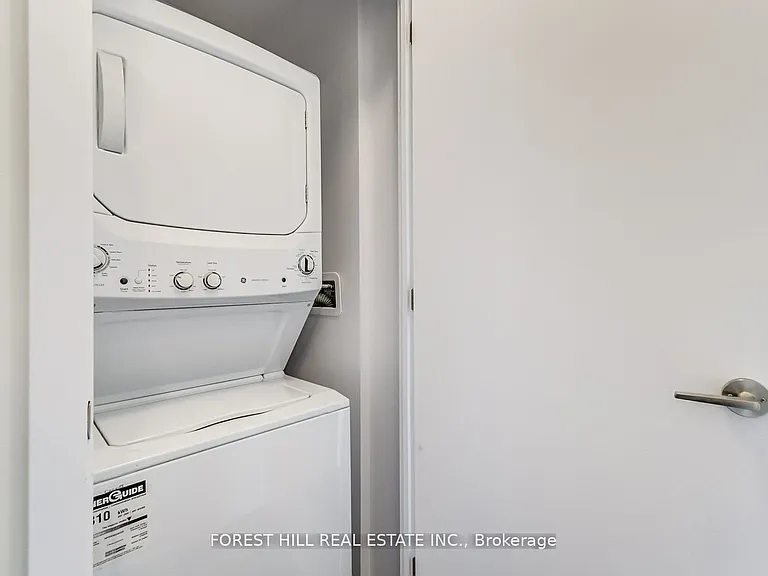 2221 Yonge St #5402 — Photo 12