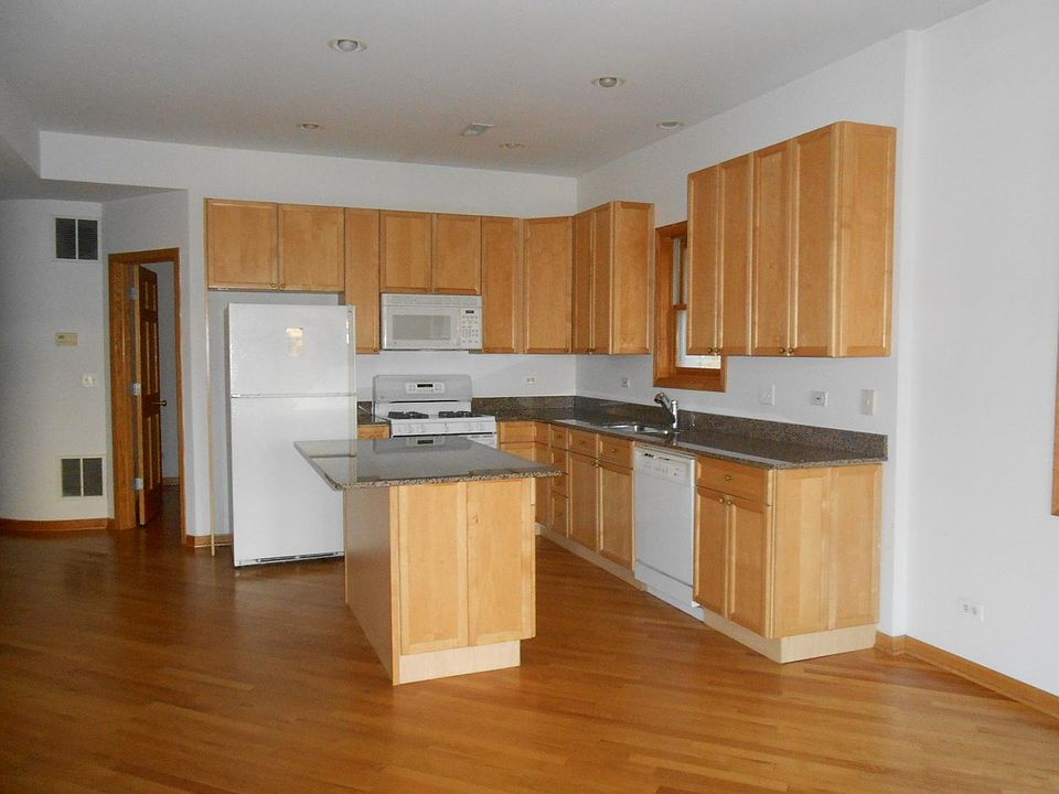 1st image of 2741 N Southport Ave #3N