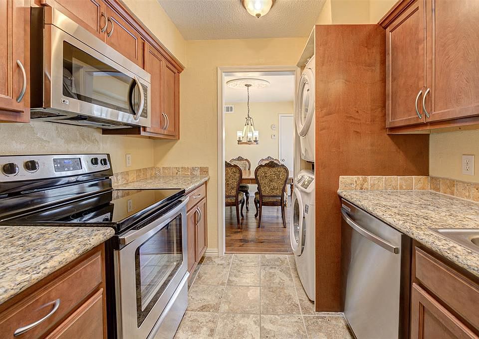 1st image of 2744 Briarhurst Dr APT 17