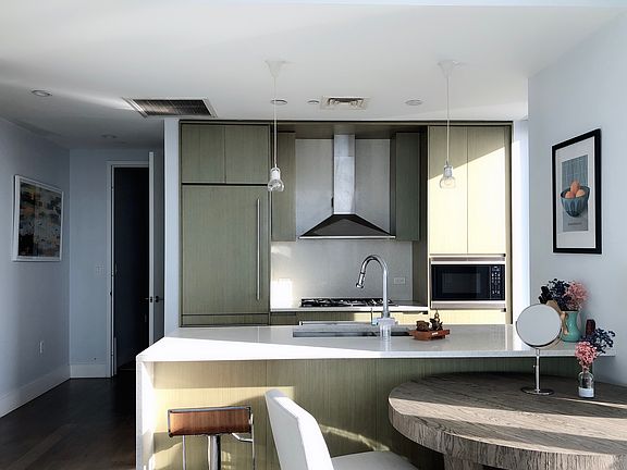 3rd image of 388 Bridge St #Penthouse 45c