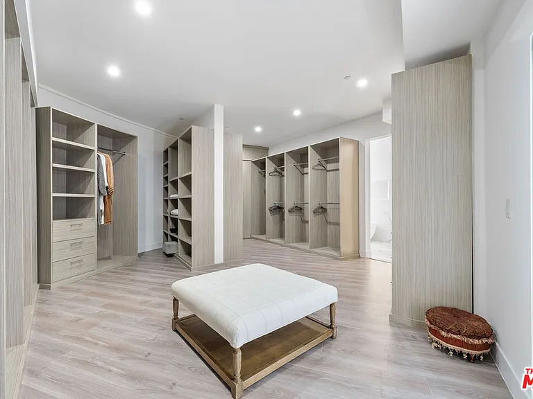 6181 Temple Hill Dr — Photo 21
