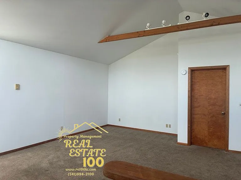 928 SW Bay View Ln — Photo 10